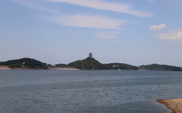 萬(wàn)佛湖